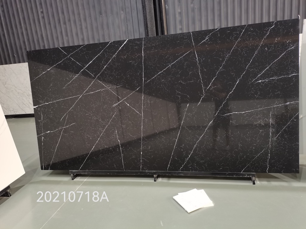 20210718a black quartz